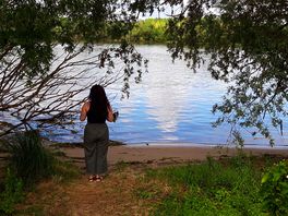 Walk beside the seine with our daughter- access at end of the site