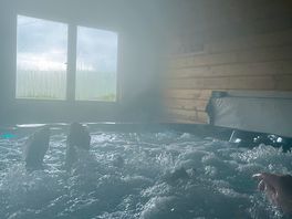 Spectacular hot tub jacuzzi