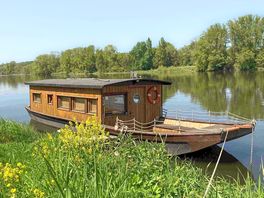 Your floating accommodation