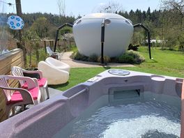 Spodnic lodge's private hot tub
