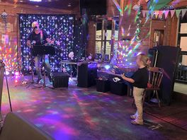 Clubhouse live singer
