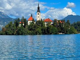 Het kasteel op het eiland in het meer van bled
