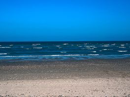 3 mins walk to huge beach.