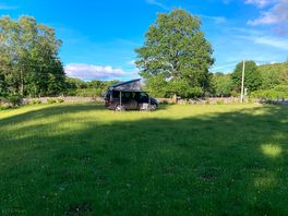 Quiet spot in the overflow field, perfect for me.