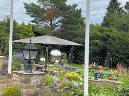 Beautiful gardens for food or drinks