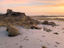 Strand op loopafstand van de camping
