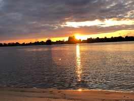 Sonnenuntergang am campingstrand
