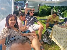 En delftsehout met familie