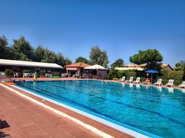 Piscina e bar