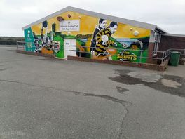 Entrance to club. go to left of clubhouse