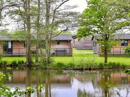 Lake view superior lodges with hot tub