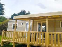 Exterior wth decking