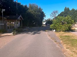 Driveway i to campsite with reception on the left.