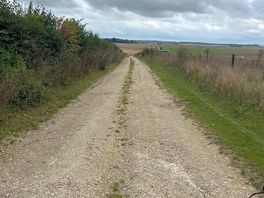 Off road cycle track to stonehenge