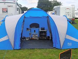Plenty of space to pitch up with car right next to the tent also