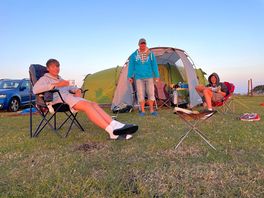 Happy family campers at trewall farm campsite 👍🏻