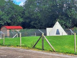 Mote cabins and teeppie