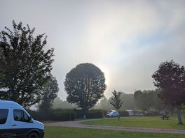 Camping in de ochtend