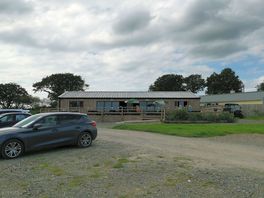 Toilet/shower block