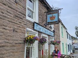 Amazing local owned pub in walking distance