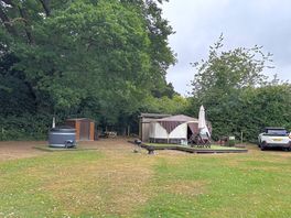 Bramble yurt, with wood fired hottub