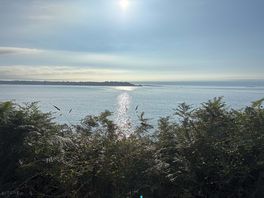 A short walk from the site towards port l’épine