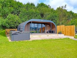 Luxury pod overlooking the countryside