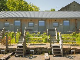 View of stable cabins Lapwing, Linnet and Skylark