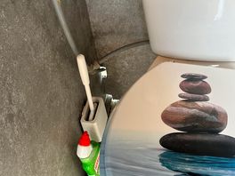 Loo seat all squint