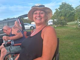 Sister inlaw chilling