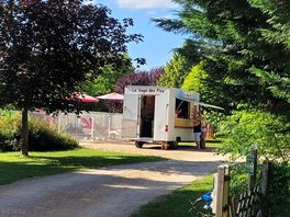 Elke zondag om 17.30u komt er een pizza wagen langs