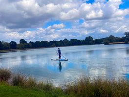 Cheeky paddle!