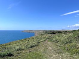 Coastal walk to dancing ledge