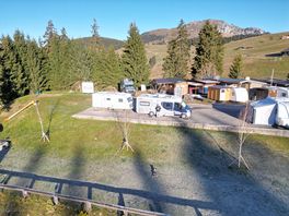 Les emplacements pour camping cars non numérotés
