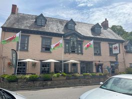 Crickhowell is within easy reach by foot.