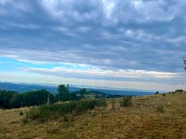 Vue sur clermont ferrand et les puits