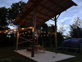 The covered picnic table was extremely handy and beautiful