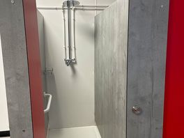 Gents showers