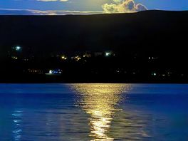View ag the lake at night