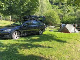 Non-electric pitch, really flat ground, a comfortable stay