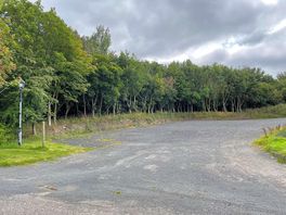 Lots of hardstanding space