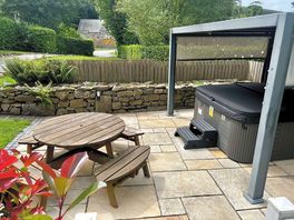 Hot tub area and garden.
