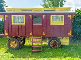 Exterior of Showman