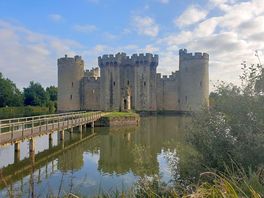 5 minute walk to bodiam castle.