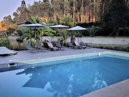 Bel emplacement avec piscine calme coin detente et bel espace douche et toilette