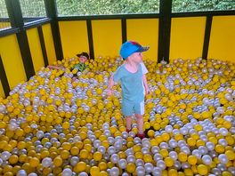 Digger ball pit