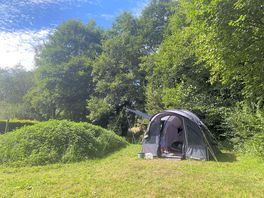 Eén van de plekjes op de camping. deze standplaats is voor tenten.