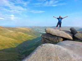 Arms up high on top of kinder scout.