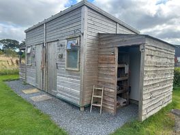 Block with the toilets, showers, fridge charging points and mini shop with an honesty box.