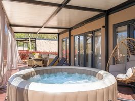 Holiday home with Jacuzzi